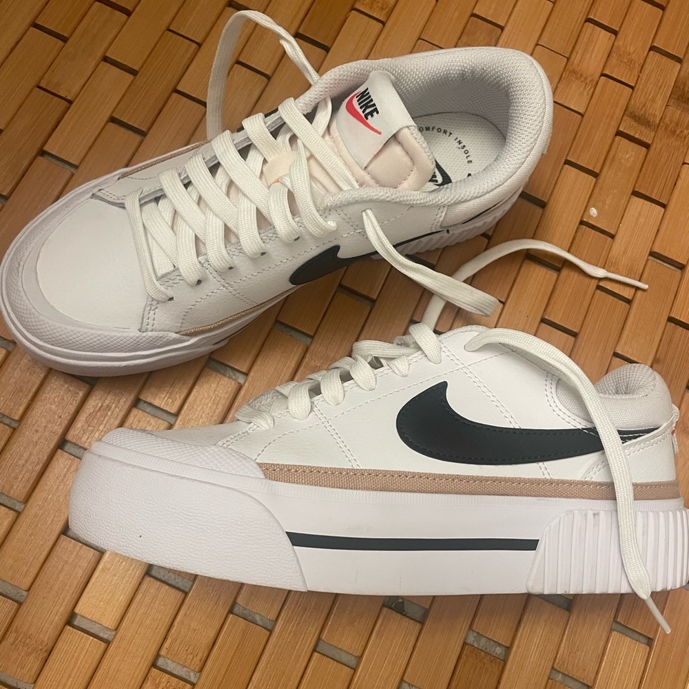 Nike Court Legacy Lift Sneakers